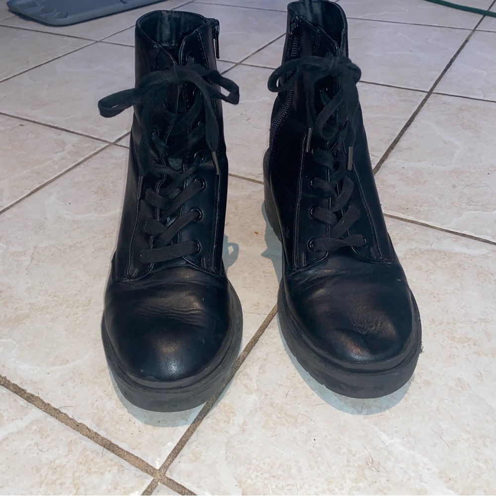 black boots with heel